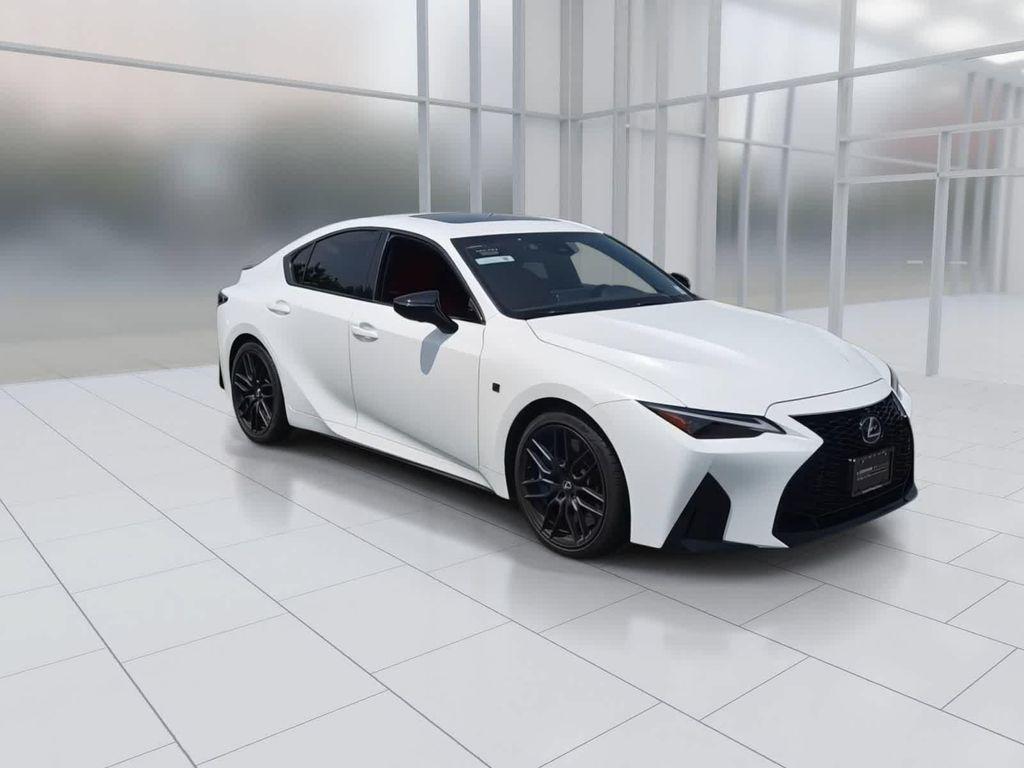 Lexus IS 2024