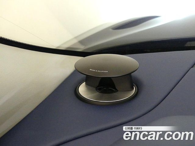 Aston Martin DB11 2022
