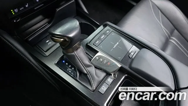 Lexus ES 2021