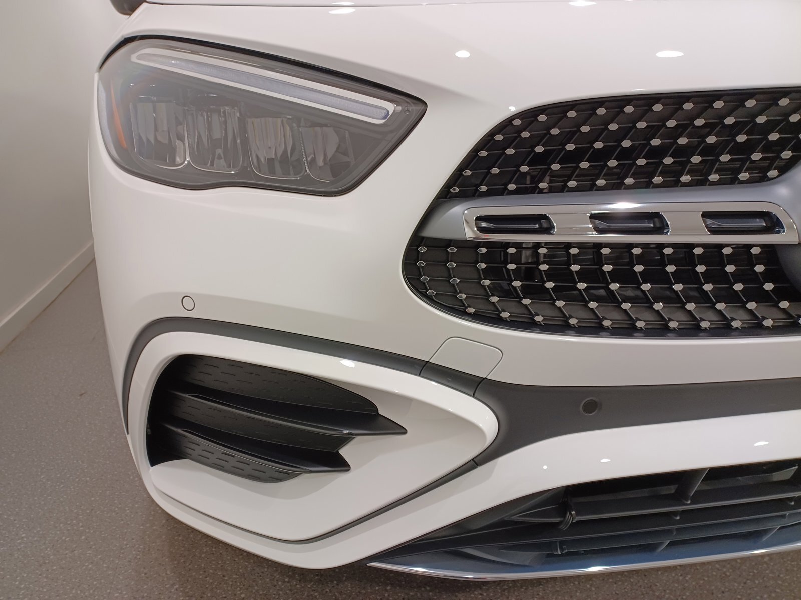Mercedes-Benz GLA 2024