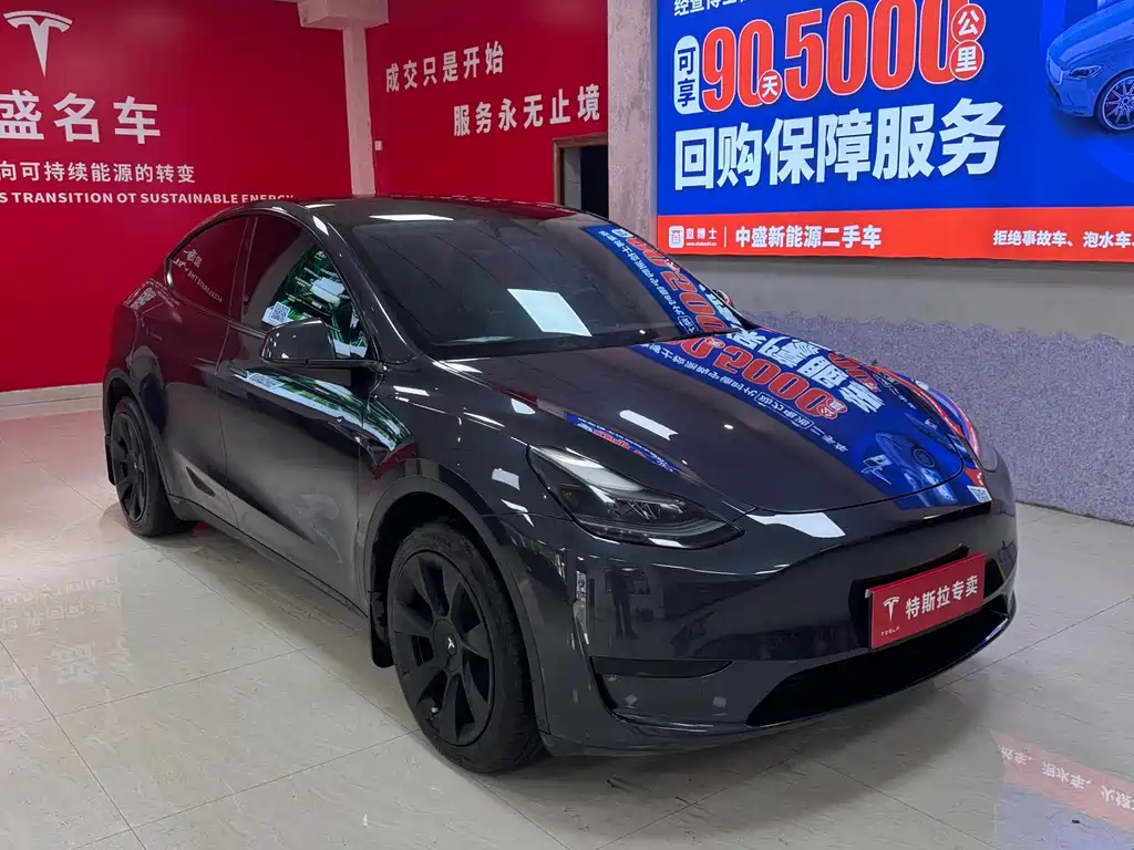 Tesla Model Y 2024