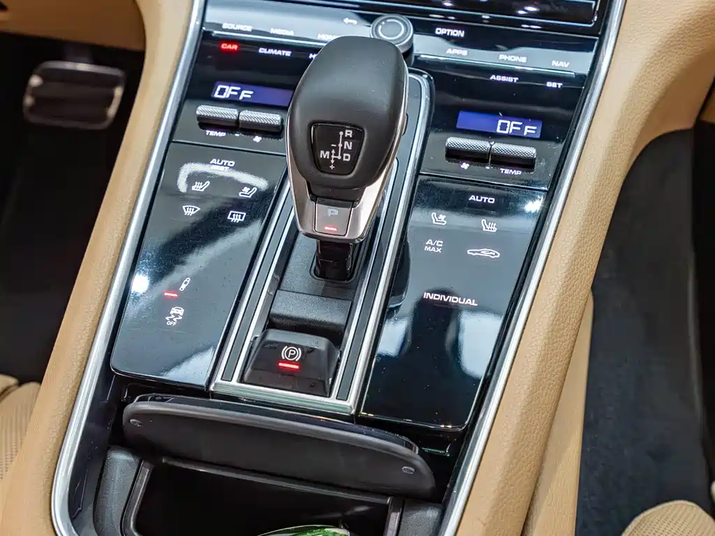 Porsche Panamera 2021
