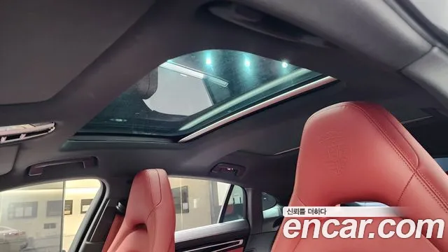 Porsche Panamera 2023