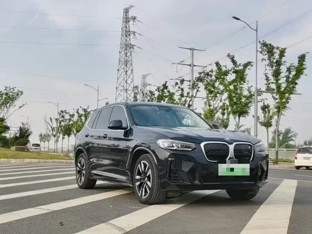 BMW iX3 2023