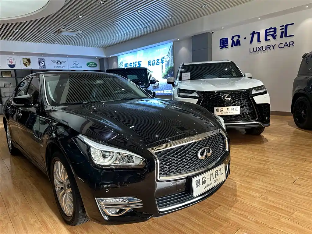 Infiniti Q70 2020