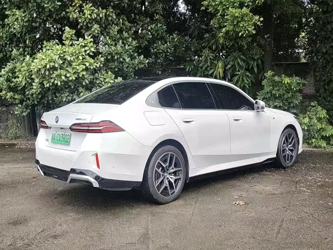BMW i5 2024