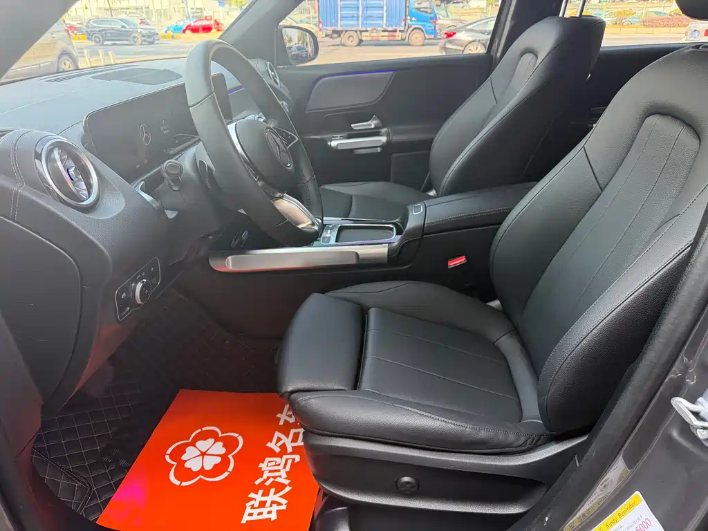 Mercedes-Benz GLB 2024