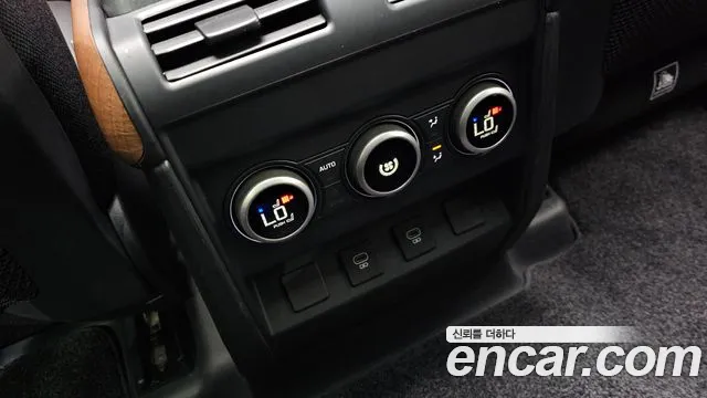 Land Rover Defender 2024