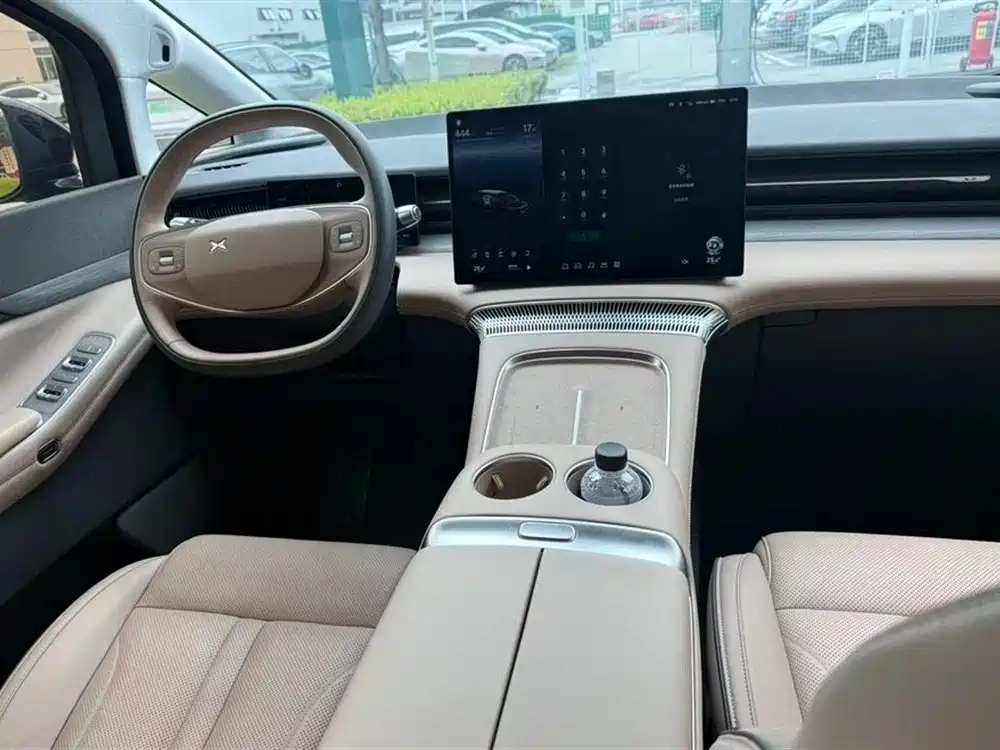 Xpeng X9 2025