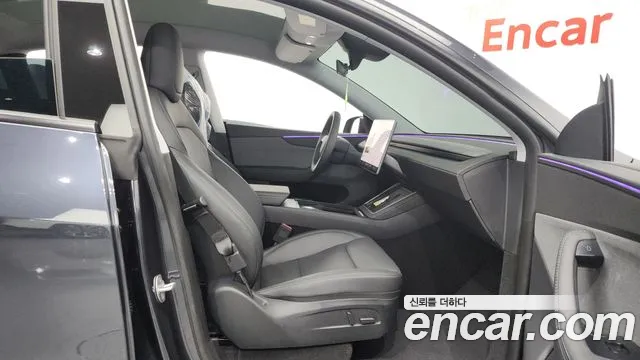 Tesla Model Y 2025