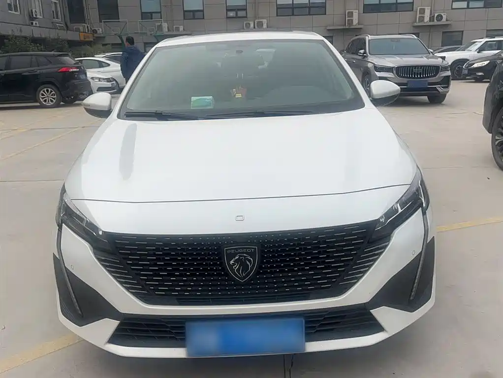 Peugeot 408 2023