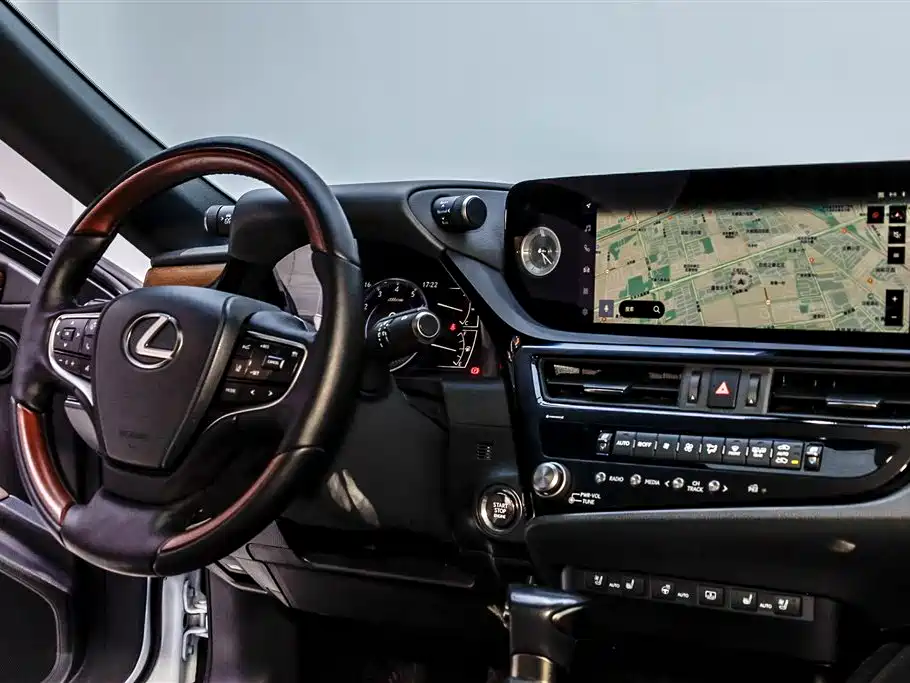 Lexus ES 2024