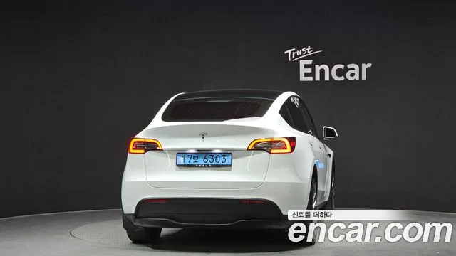 Tesla Model Y 2023