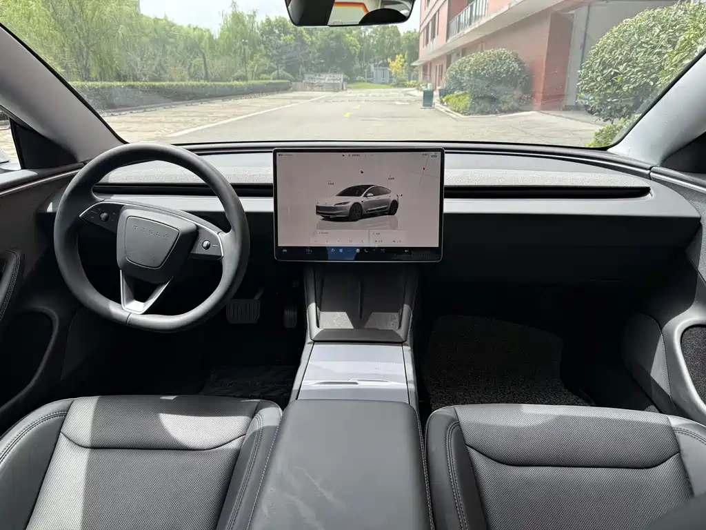 Tesla Model 3 2024