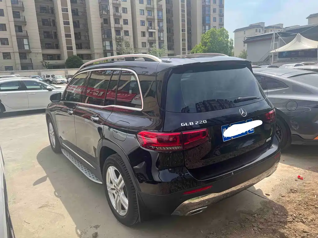 Mercedes-Benz GLB 2023