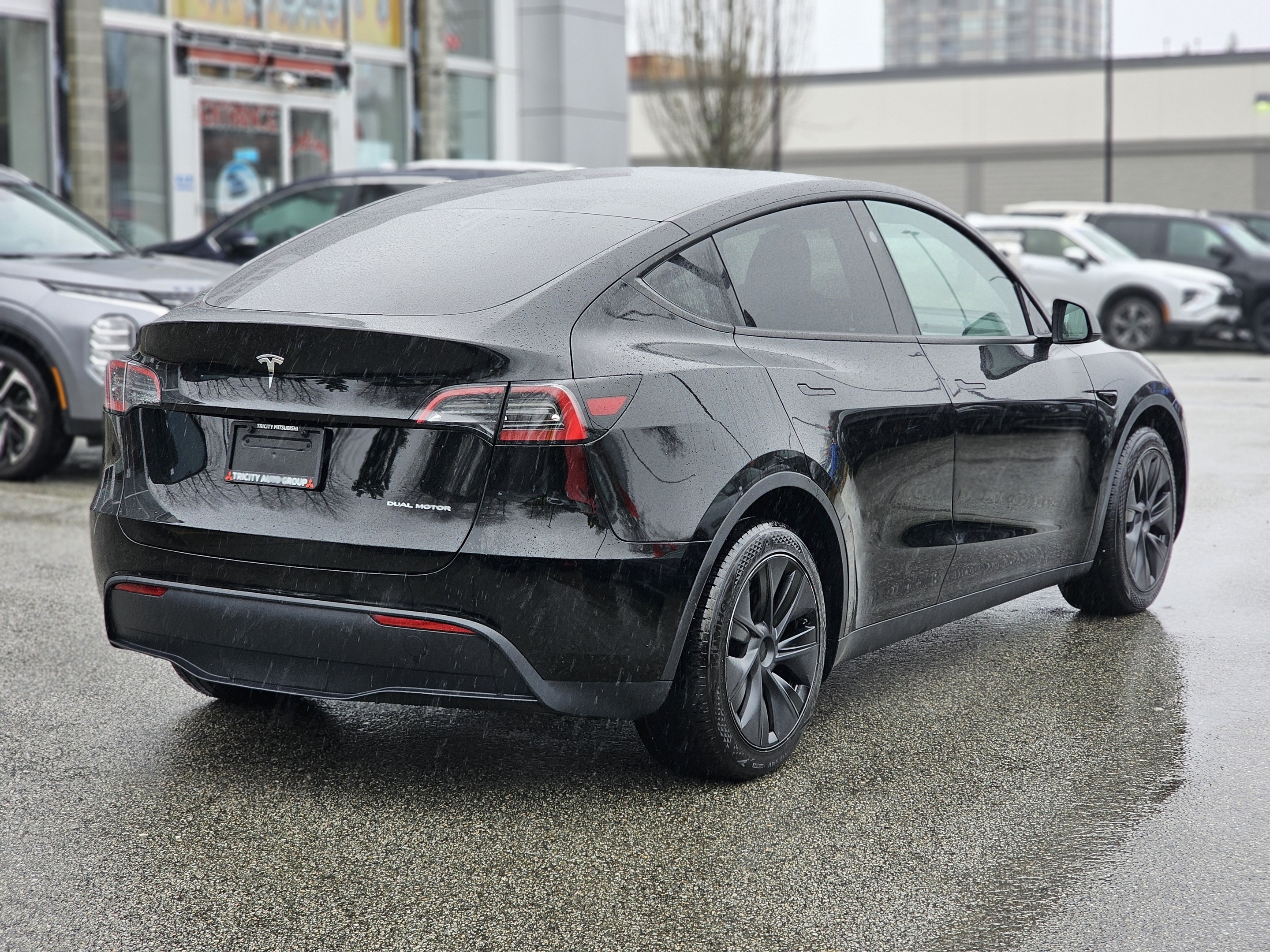 Tesla Model Y 2025