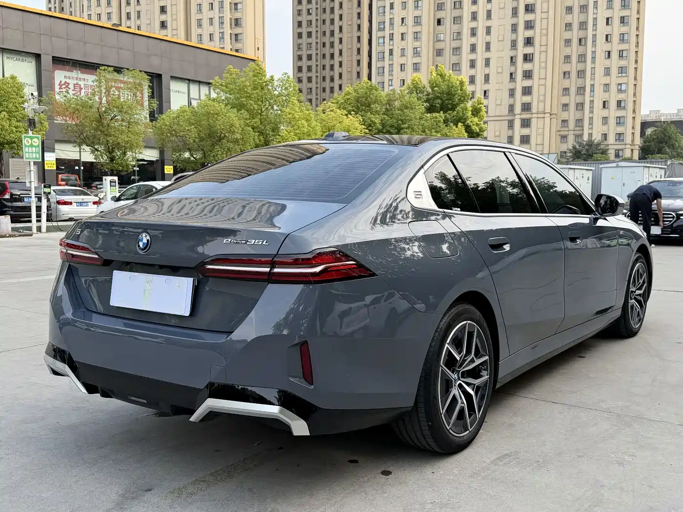 BMW i5 2024