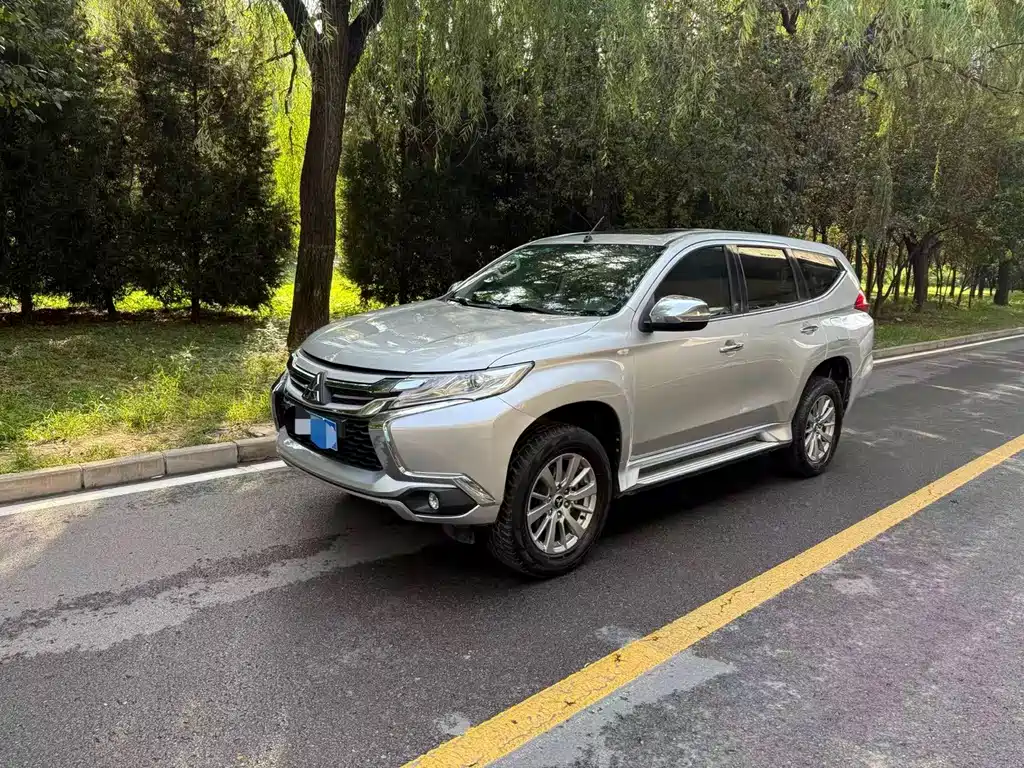 Mitsubishi Pajero 2020