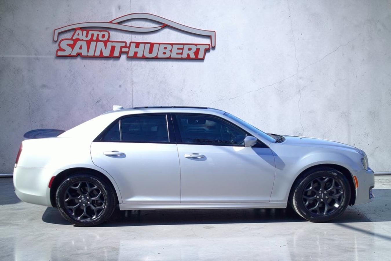 Chrysler 300 2023