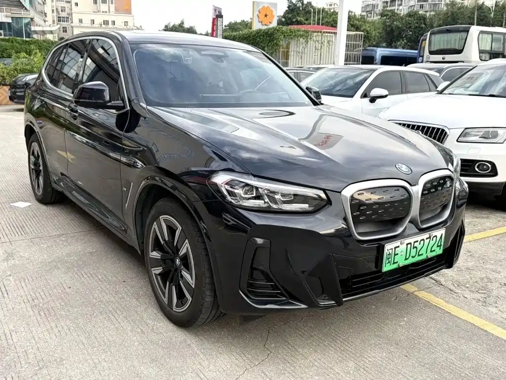 BMW iX3 2024