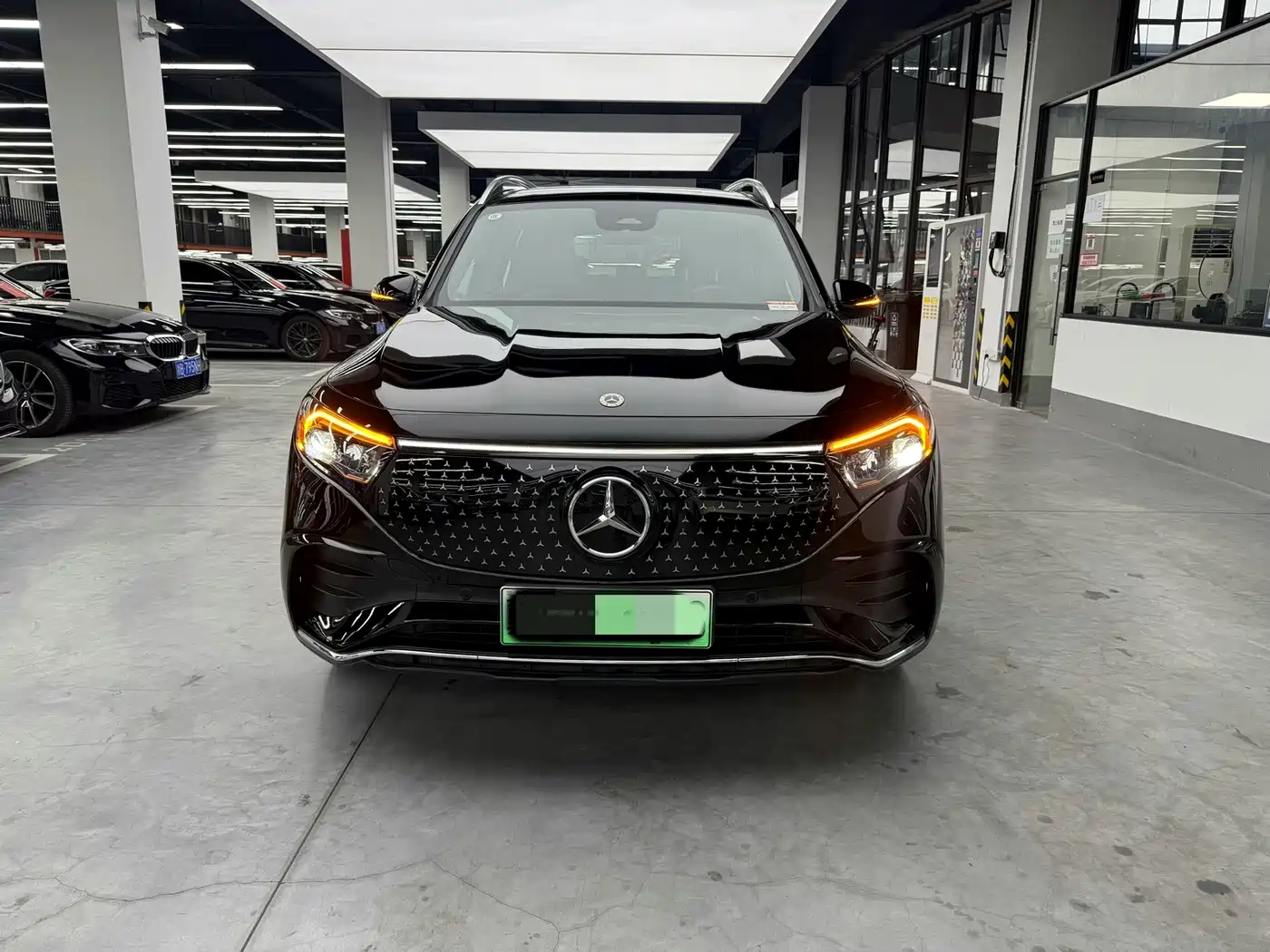 Mercedes-Benz EQB 2024