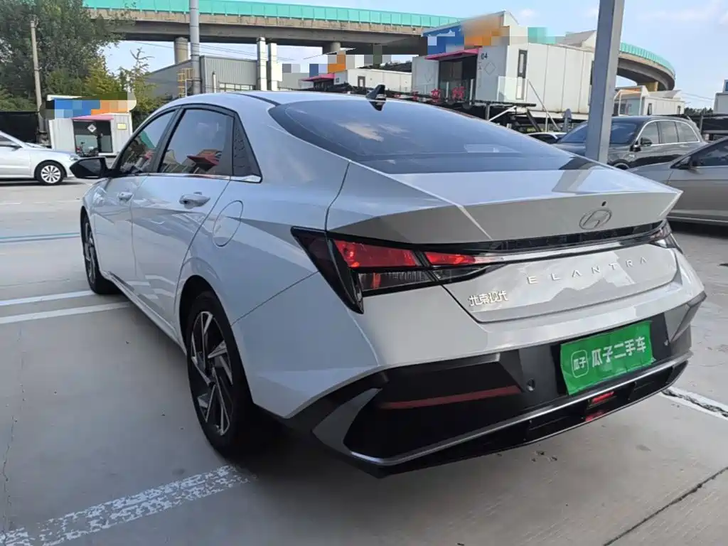 Hyundai Elantra 2025