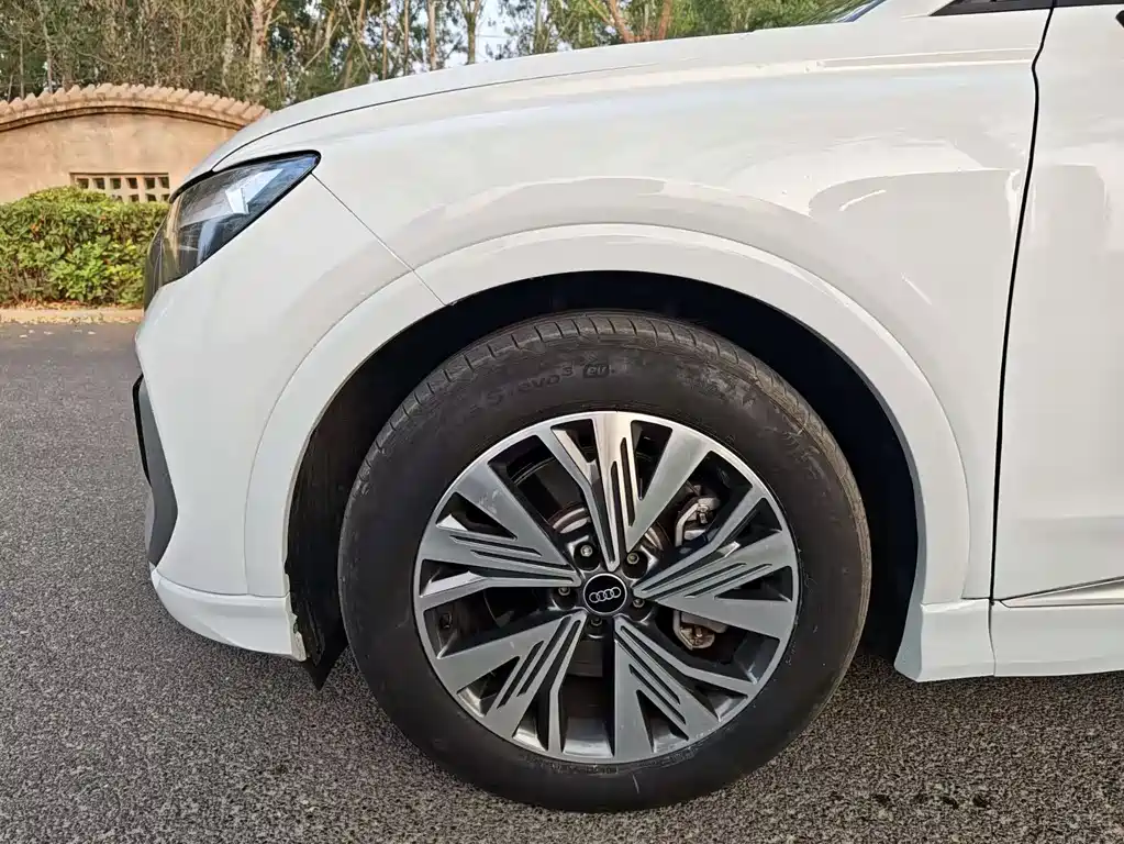 Audi Q4 e-tron 2024