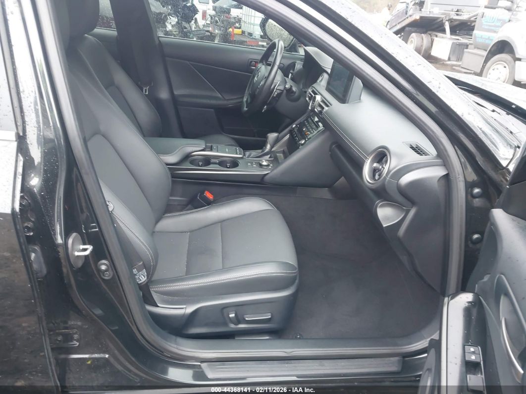 Lexus IS 300 2021