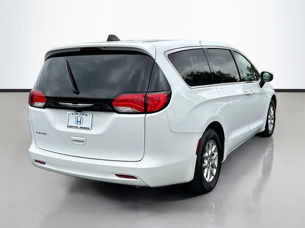 Chrysler Voyager 2022