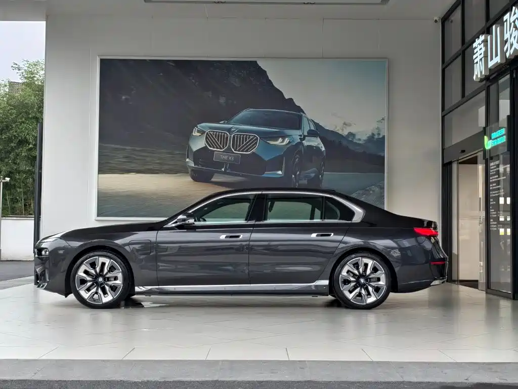BMW i7 2023