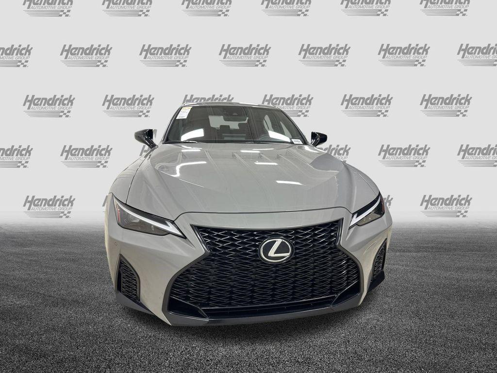Lexus IS 2025