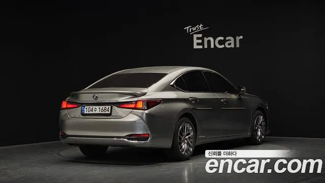 Lexus ES 2022