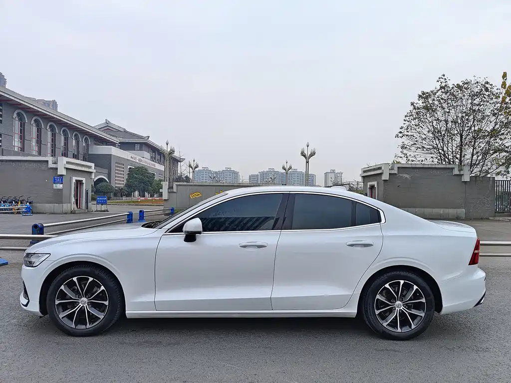 Volvo S60 2020