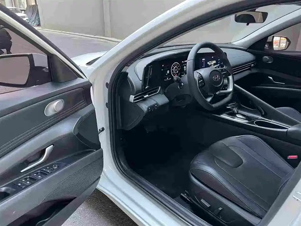 Hyundai Elantra 2021