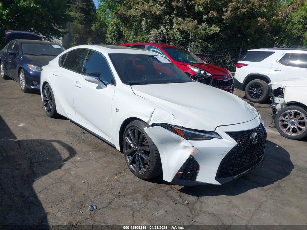 Lexus IS 2024