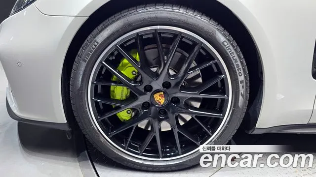 Porsche Panamera 2023