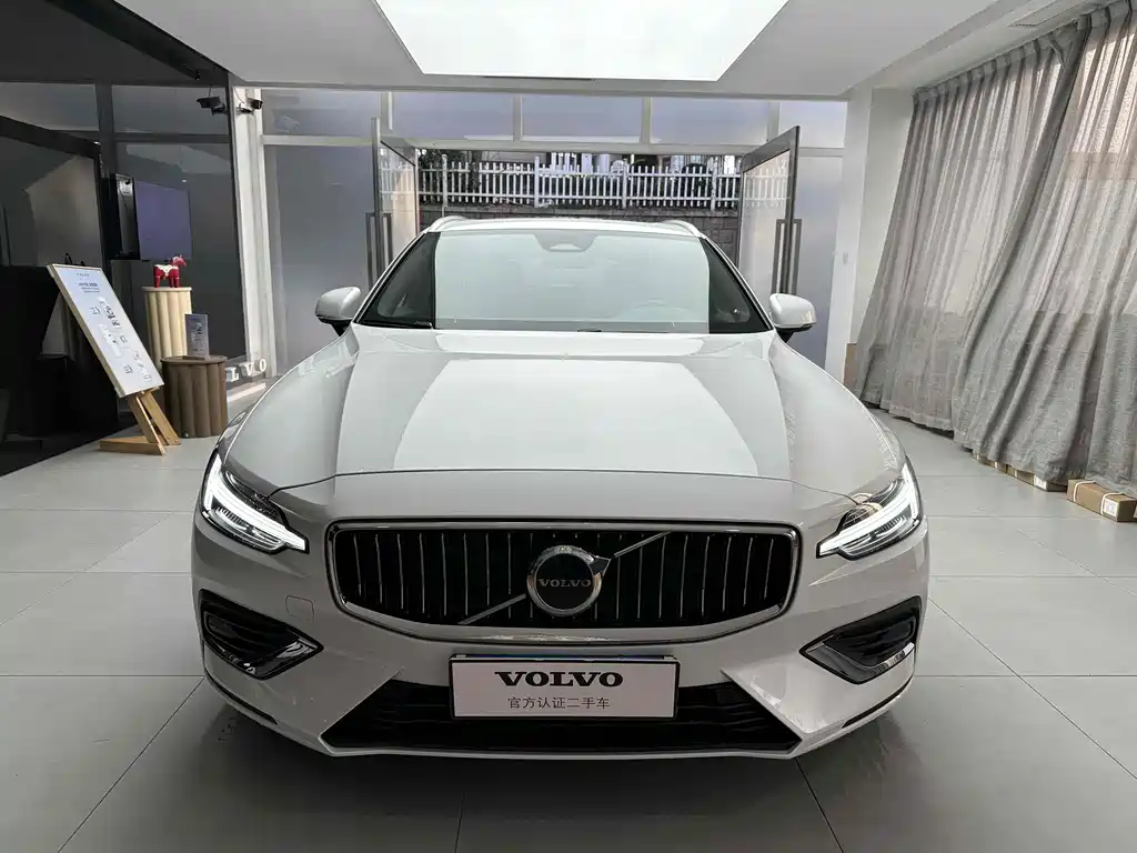 Volvo V60 2024
