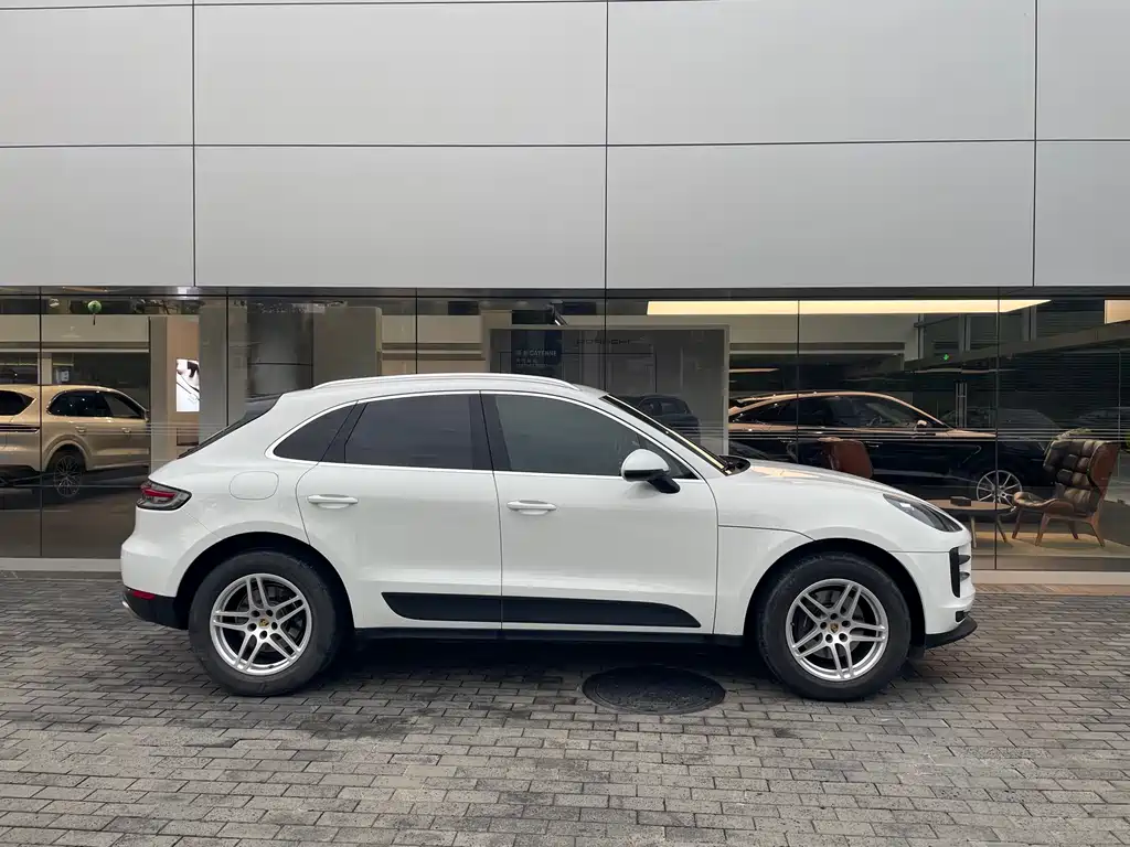 Porsche Macan 2021