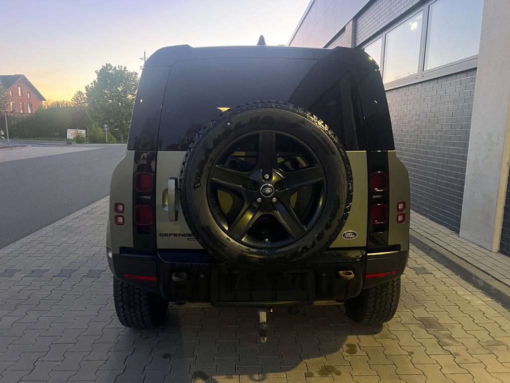 Land Rover Defender 2021