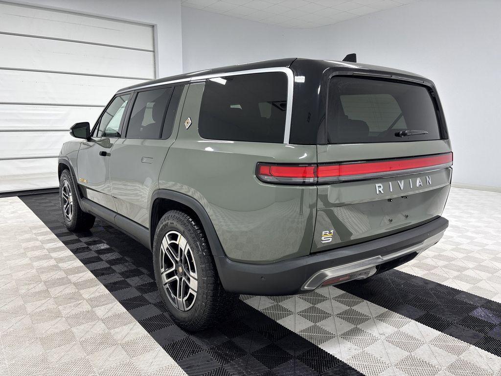 Rivian R1S 2022