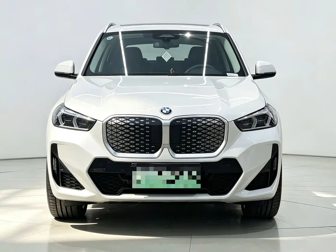 BMW iX1 2025