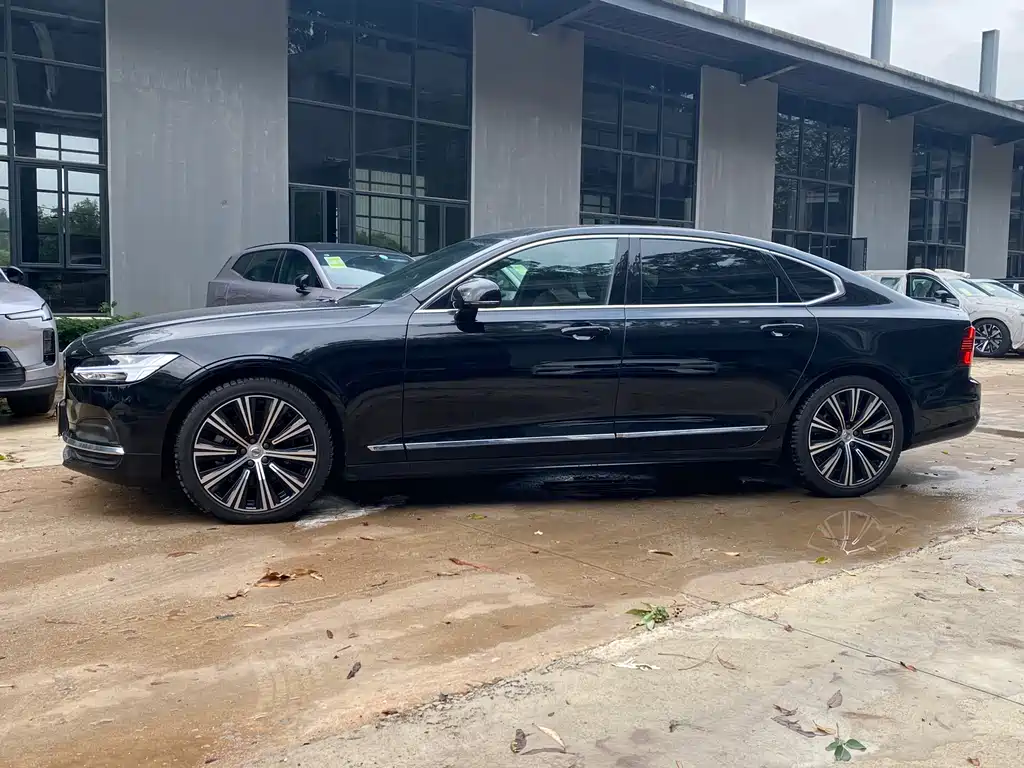 Volvo S90 2023