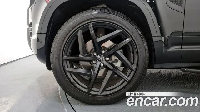 Land Rover Defender 2023