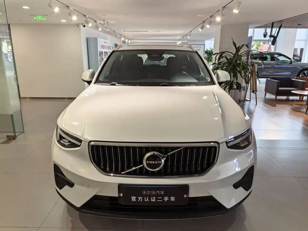 Volvo XC40 2025