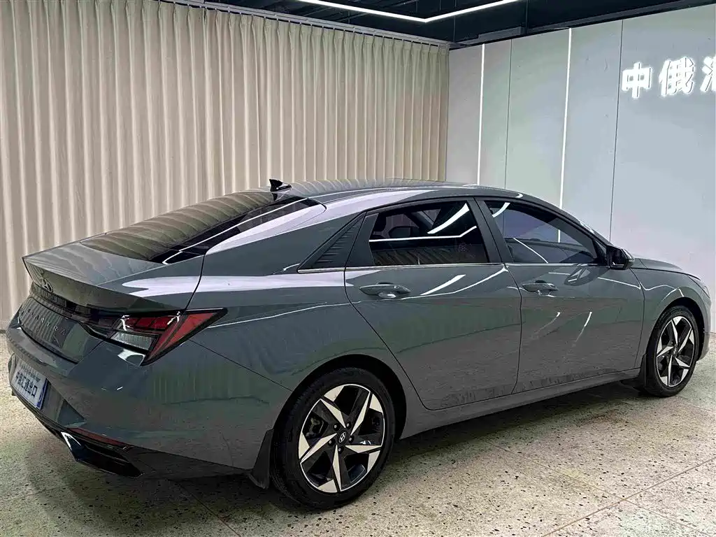Hyundai Elantra 2022
