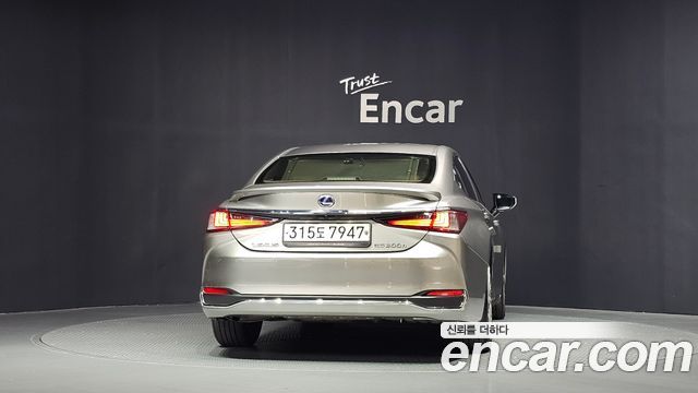 Lexus ES 2021