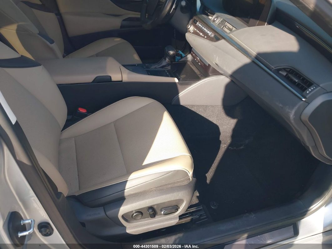 Lexus ES 2021
