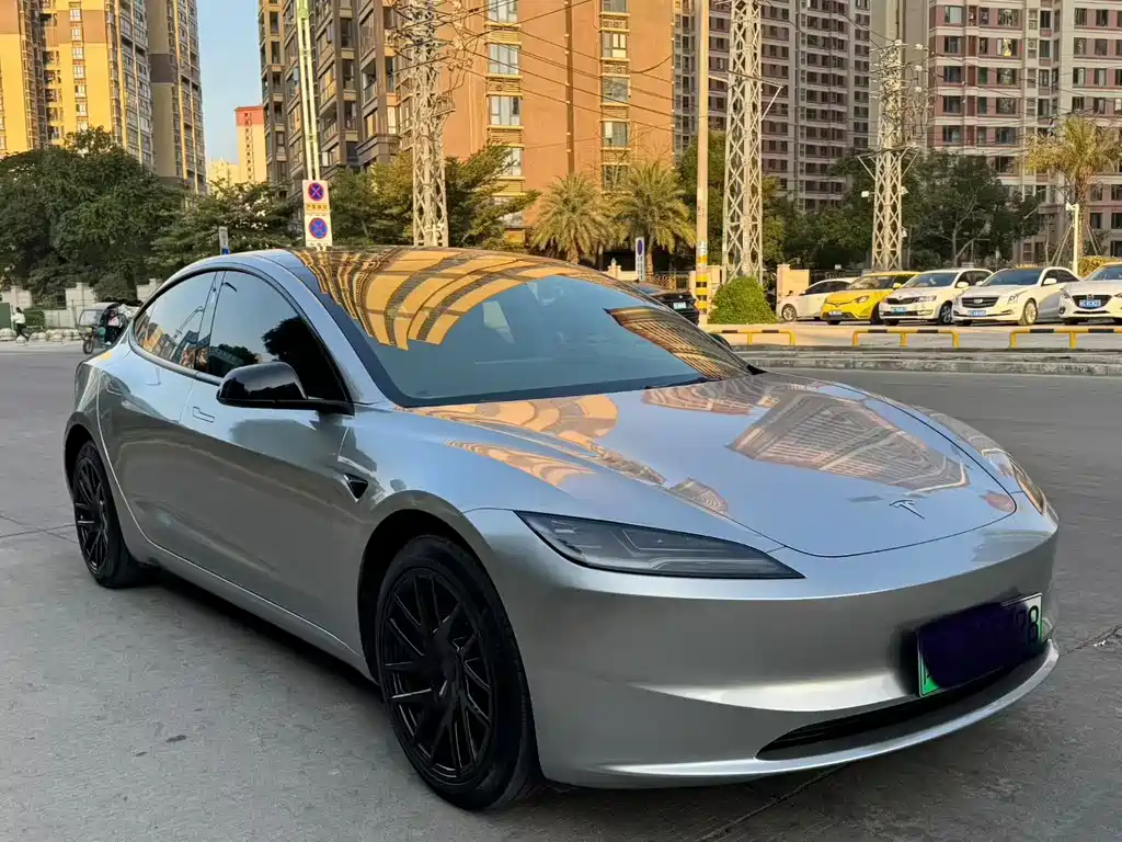 Tesla Model 3 2024