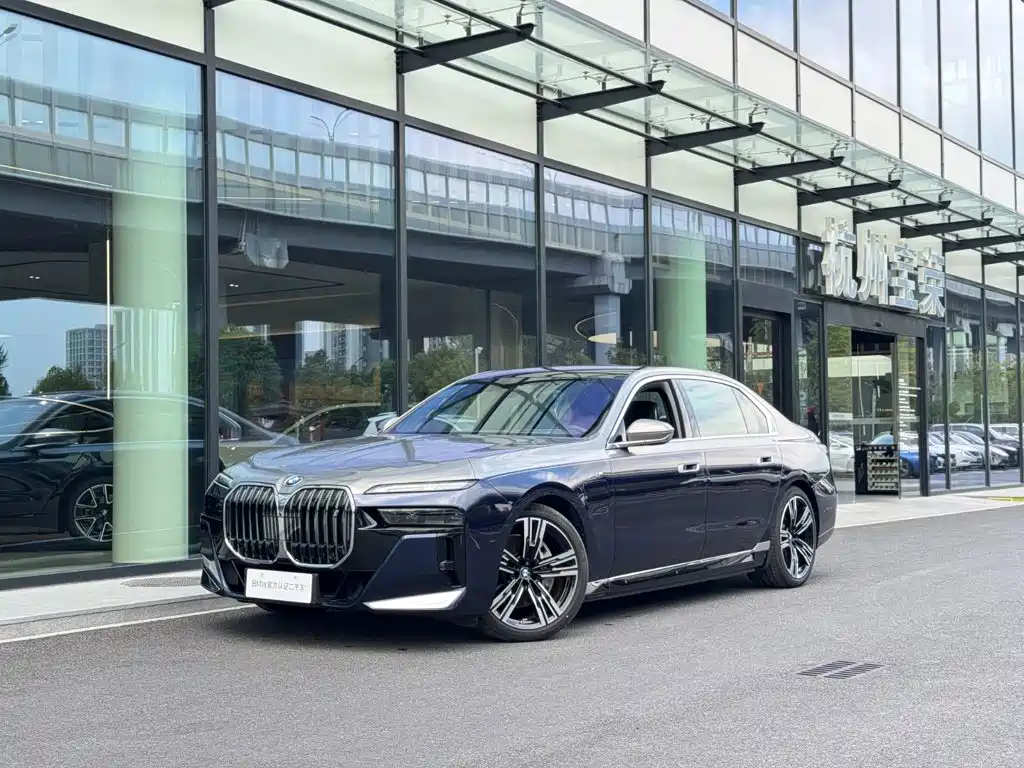 BMW i7 2025