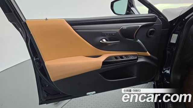 Lexus ES 2021